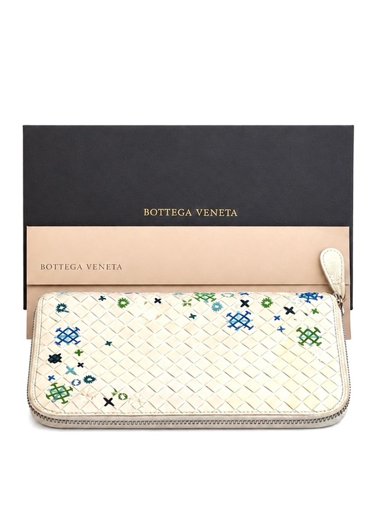 Bottega Veneta Handbags - Bottega Veneta RARE ‘Meadow’ White Embroidered Intrecciato Flower Wallet W/ Box
